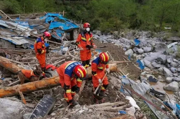 油動式大載荷長航時無人直升機——打造我國應急救援、防汛救災、森林草原消防的“新質戰斗力”！